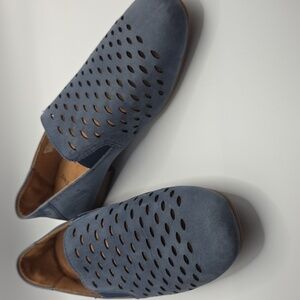 Women Earth Origins Blue Nubuck Perforated Slip-On Loafers. SizeM